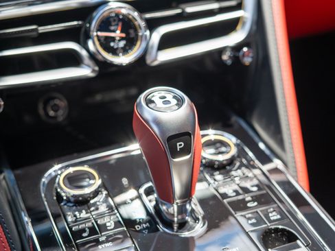 Used 2026 Bentley Flying Spur Plug-In Hybrid AWD/4WD image 17