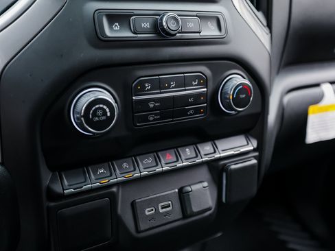 Used 2022 Chevrolet Silverado 1500 Custom image 20