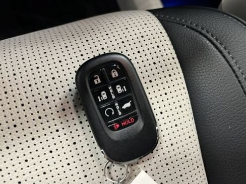 Used 2025 Honda Odyssey Elite image 43