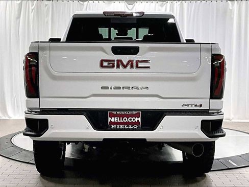Used 2024 GMC Sierra 2500 AT4 w/ AT4 Premium Plus Package image 8