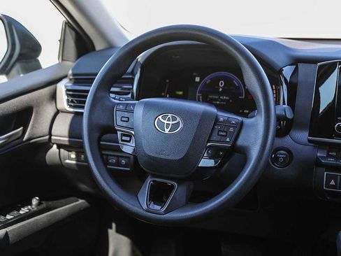 Used 2025 Toyota Camry LE image 15