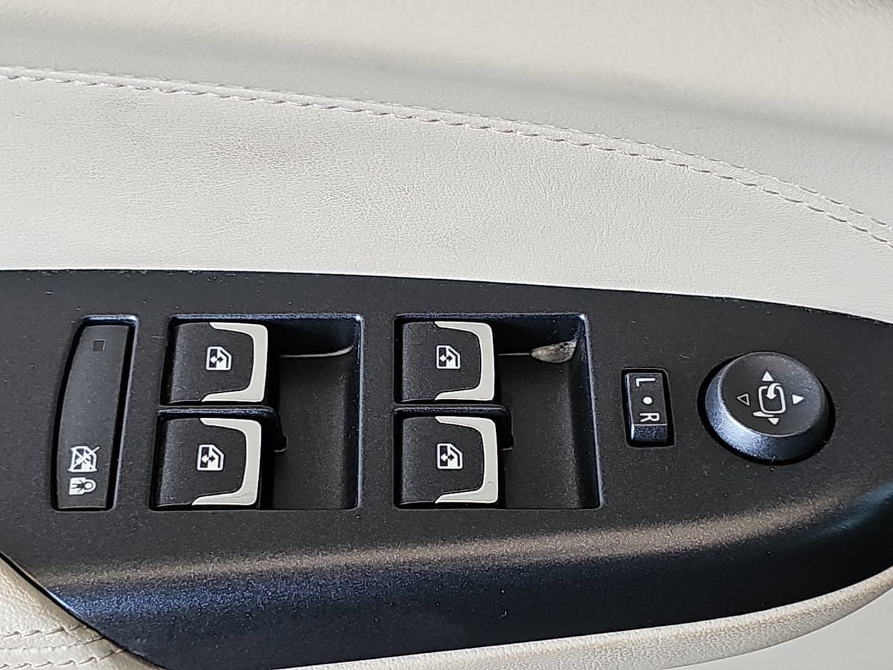 Used 2014 Cadillac SRX Luxury w/ Driver Awareness Package AWD/4WD image 28