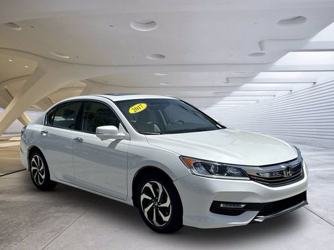 Used 2017 Honda Accord EX image 1