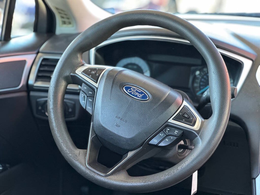 Used 2014 Ford Fusion SE FWD image 10