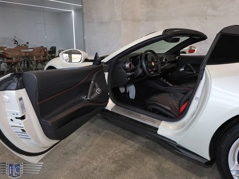 Used 2021 Ferrari 812 GTS RWD image 19