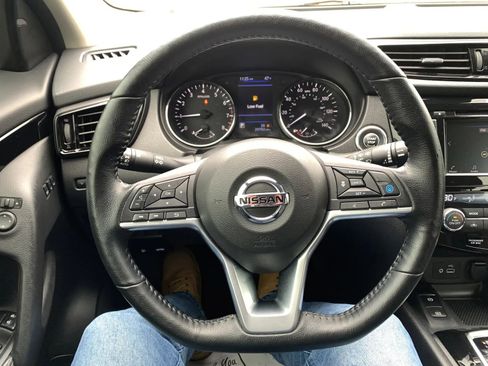 Used 2022 Nissan Rogue Sport SV w/ Technology Package image 14