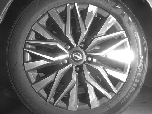Used 2025 Nissan Altima 2.5 SV FWD image 14