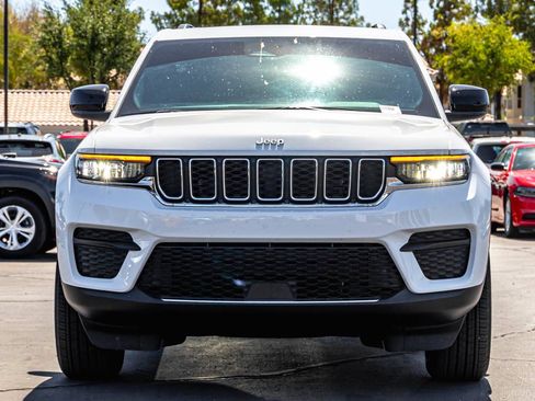 Used 2025 Jeep Grand Cherokee Laredo X RWD image 4