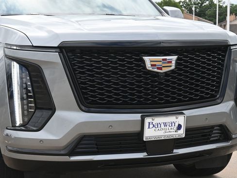Certified 2025 Cadillac Escalade Sport Platinum w/ LPO, Floor Liner Package AWD/4WD image 28