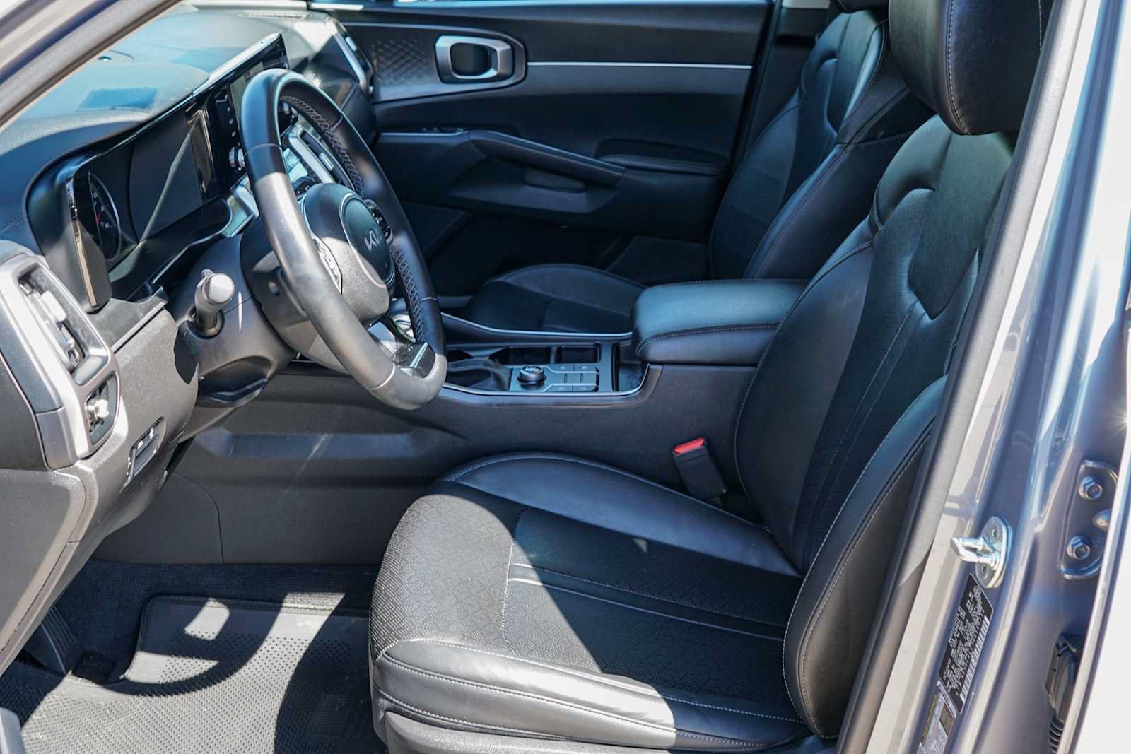 Used 2022 Kia Sorento S w/ Panoramic Sunroof Package FWD image 8