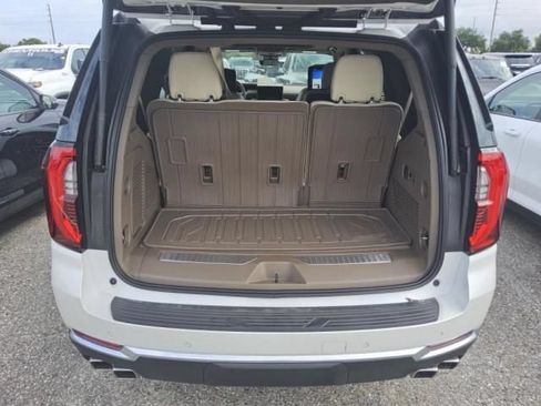 Used 2025 GMC Yukon Denali w/ Denali Reserve Package RWD image 10