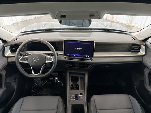 New 2026 Volkswagen Tiguan SE FWD image 16