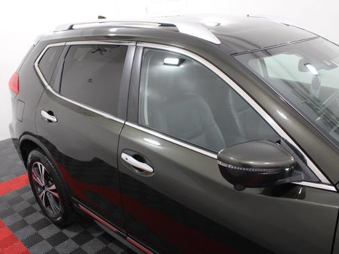 Used 2017 Nissan Rogue SL w/ SL Premium Package AWD/4WD image 5