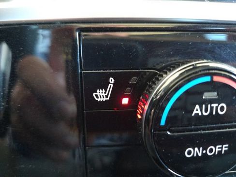 Used 2022 Nissan Pathfinder SL AWD/4WD image 9