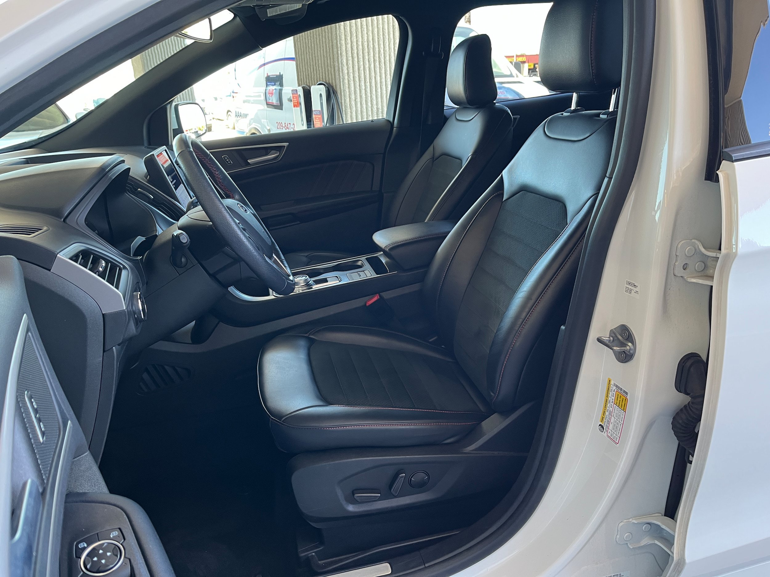 Certified 2023 Ford Edge ST-Line AWD/4WD image 4