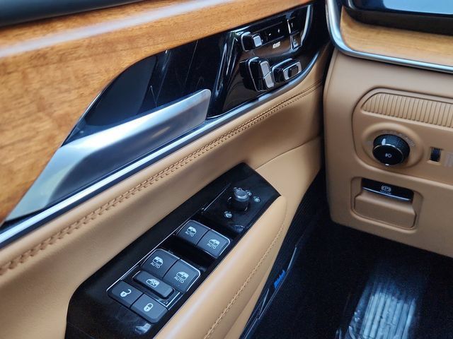 Used 2025 Jeep Grand Wagoneer L Series III w/ Rear Seat Video Group 1 AWD/4WD image 42