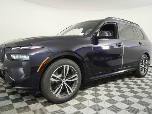 Used 2026 BMW X7 M60i image 8