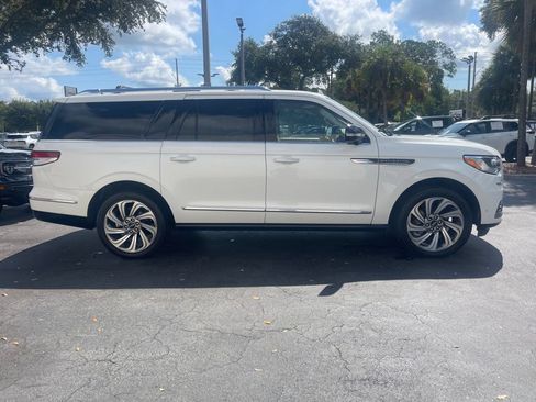 Used 2023 Lincoln Navigator L Reserve AWD/4WD image 7