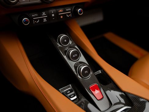 Used 2019 Ferrari Portofino RWD image 56