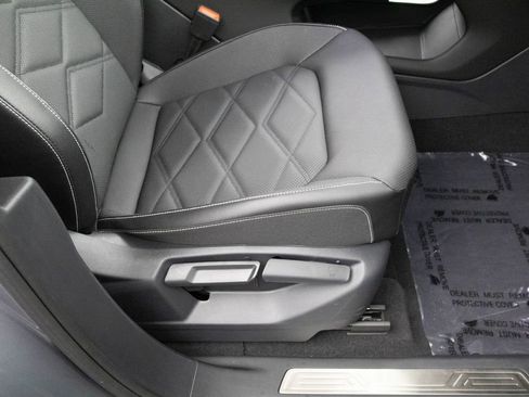 Used 2024 Volkswagen Atlas SE image 36