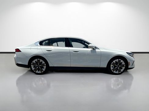 New 2027 BMW 530i w/ Premium Package RWD image 2