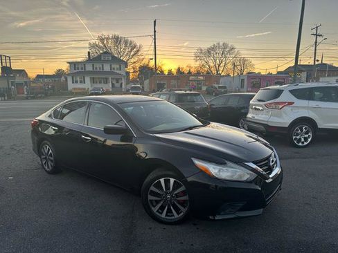 Used 2017 Nissan Altima 2.5 SV image 2