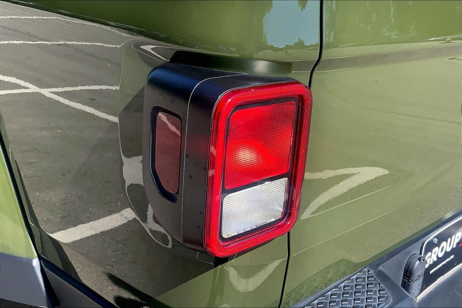 Used 2022 Jeep Gladiator Sport AWD/4WD image 26