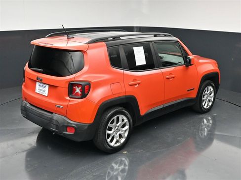 Used 2016 Jeep Renegade Latitude FWD image 25