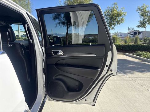 Used 2022 Jeep Grand Cherokee Limited image 13