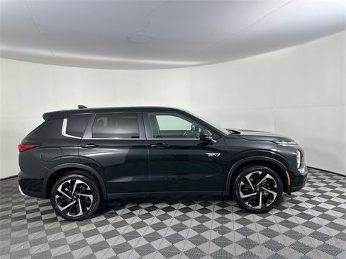 New 2025 Mitsubishi Outlander SE image 4