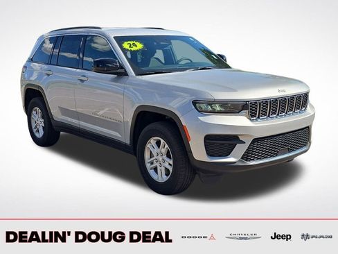 Used 2024 Jeep Grand Cherokee Laredo w/ Luxury Tech Group I image 8