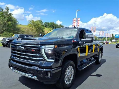 Used 2025 Chevrolet Silverado 2500 LTZ w/ Z71 Chrome Sport Edition AWD/4WD image 4