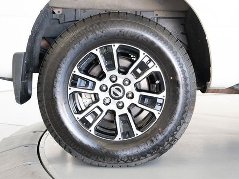 Used 2021 Nissan Titan SV w/ SV Convenience Package AWD/4WD image 23