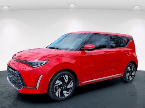 Used 2024 Kia Soul GT-Line w/ Option Group 020 FWD image 2