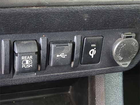 Used 2022 Toyota Tacoma TRD Off-Road image 21