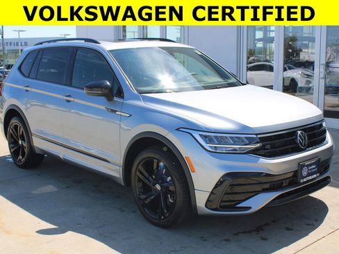 Certified 2023 Volkswagen Tiguan SE R-Line image 1