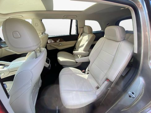 Used 2022 Mercedes-Benz GLS 450 4MATIC image 13
