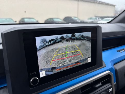 Used 2025 Toyota Tacoma TRD Off-Road image 23