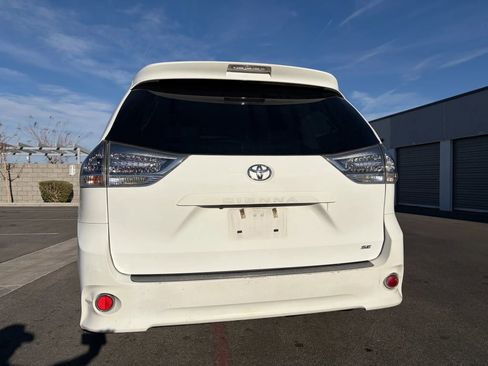 Used 2017 Toyota Sienna SE image 8