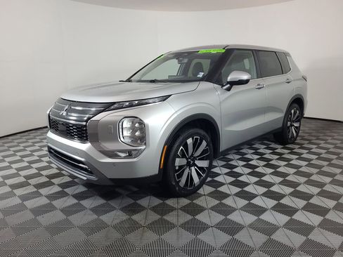 Used 2025 Mitsubishi Outlander AWD image 7