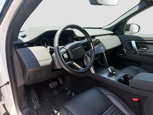 Used 2025 Land Rover Discovery Sport Dynamic SE AWD/4WD image 25