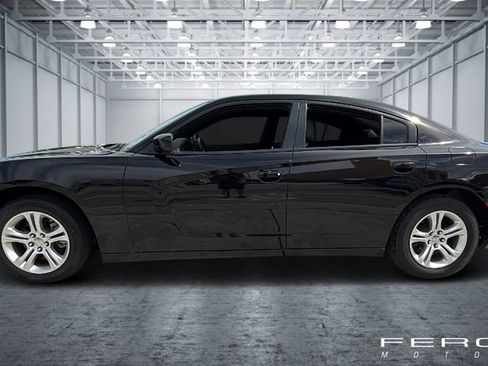 Used 2022 Dodge Charger SXT w/ Leather Interior Group RWD image 2