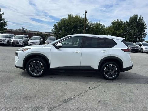 Used 2024 Nissan Rogue SV AWD/4WD image 4