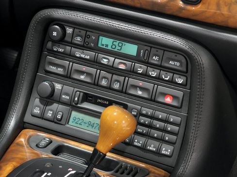 Used 2001 Jaguar XK8 Convertible RWD image 39