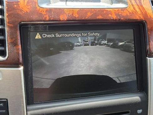 Used 2010 Cadillac Escalade Platinum image 10