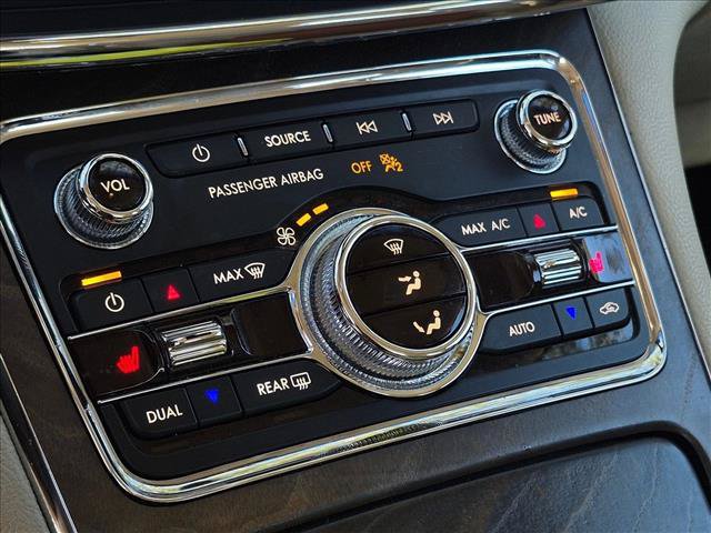 Used 2020 Lincoln Continental w/ Premium Package FWD image 8