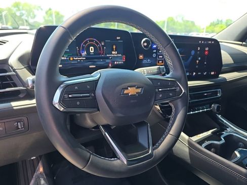 Used 2026 Chevrolet Traverse LT w/ Sun and Wheel Package FWD image 9