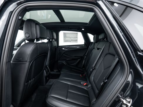 Certified 2026 Porsche Macan AWD/4WD image 23