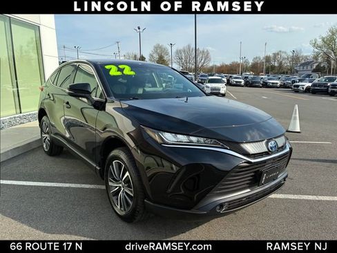 Used 2022 Toyota Venza LE AWD/4WD image 9