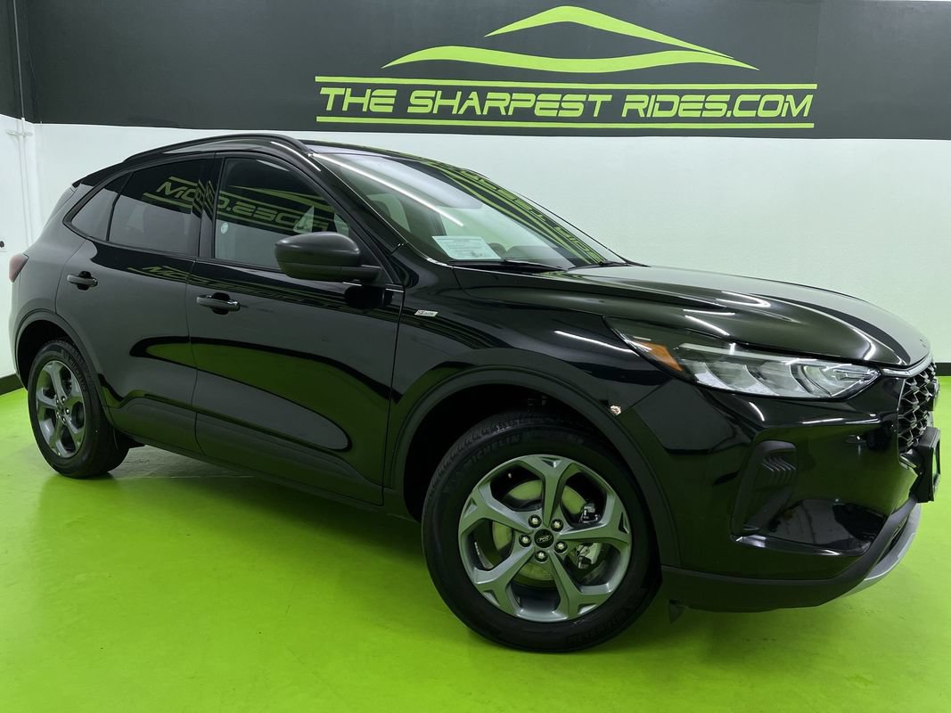 Used 2025 Ford Escape ST-Line AWD/4WD image 1